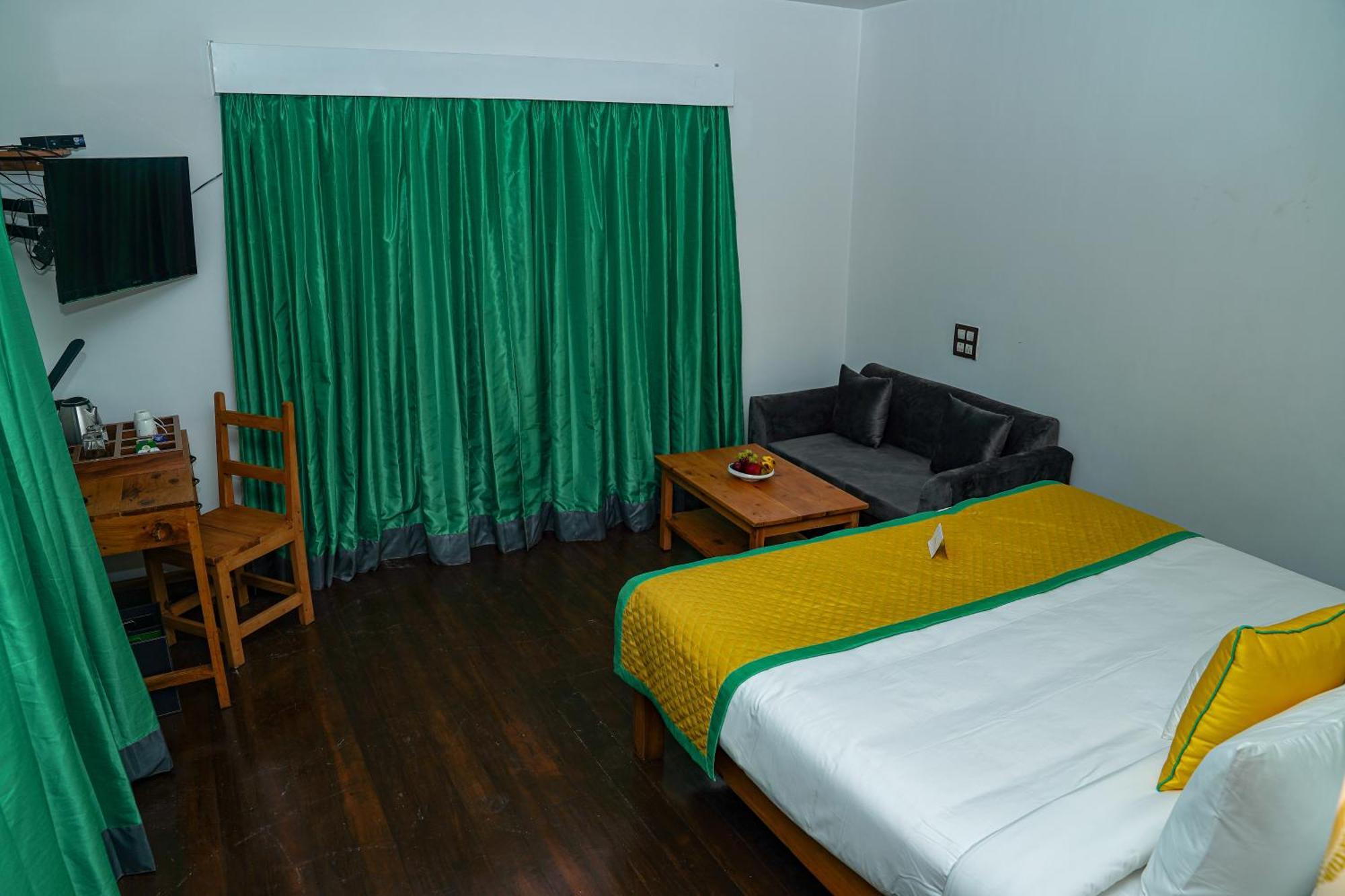 Hotel Zone Connect By The Park, Manali Esterno foto