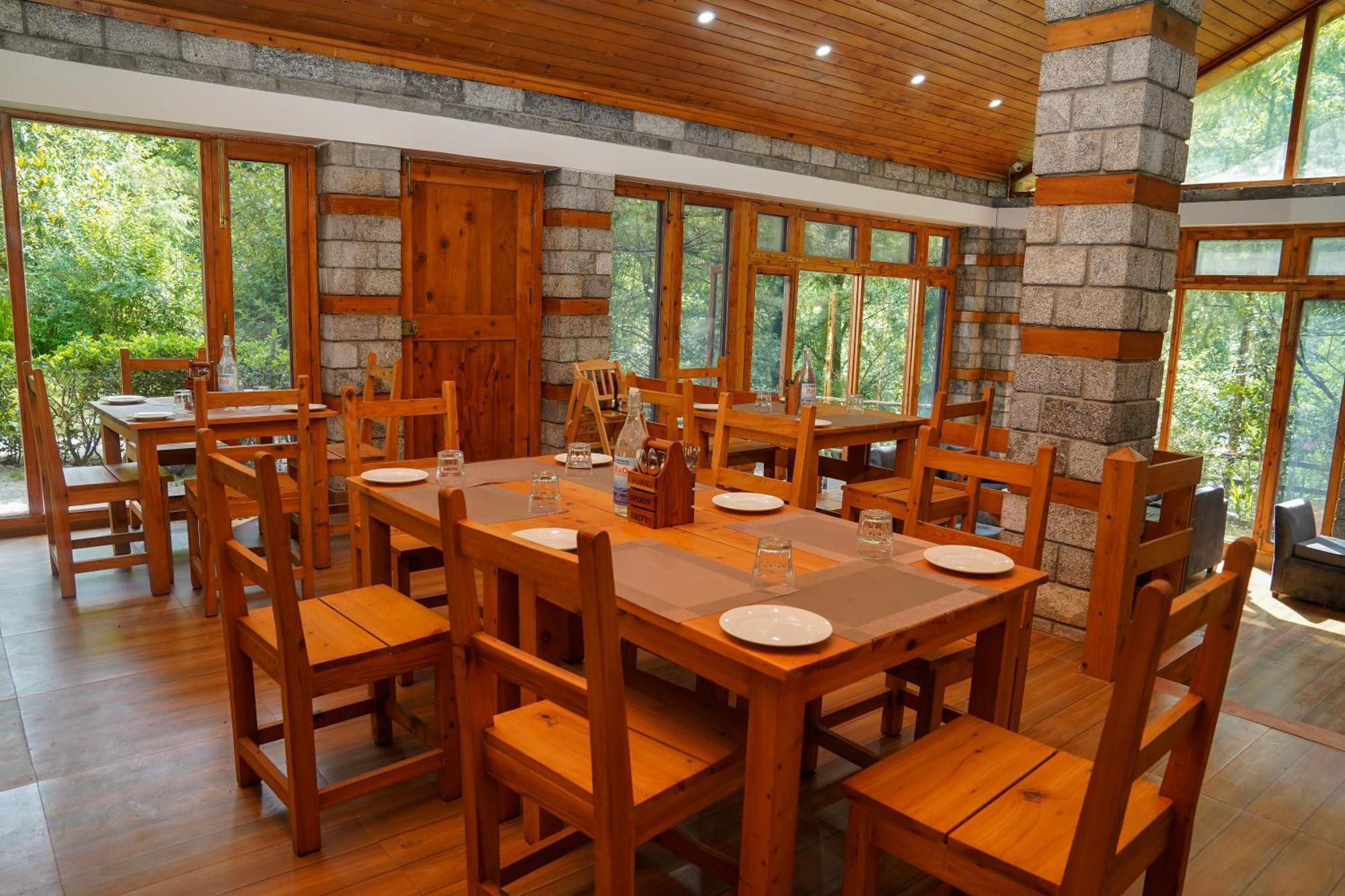 Hotel Zone Connect By The Park, Manali Esterno foto