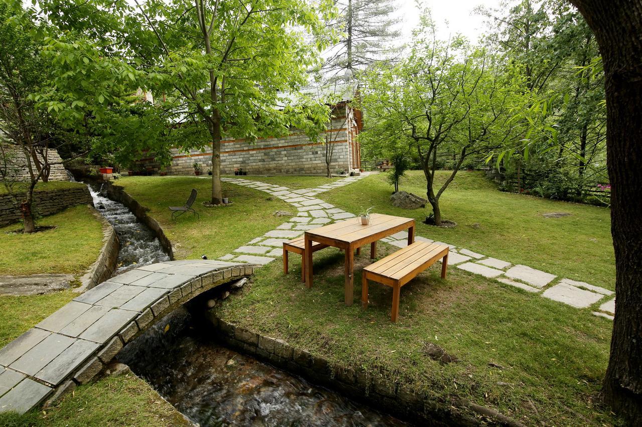 Hotel Zone Connect By The Park, Manali Esterno foto